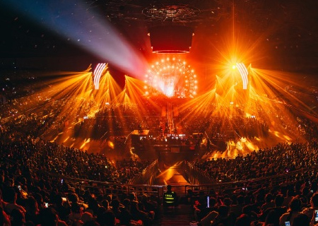 悟空体育LED显示屏闪耀痛仰乐队天津演唱会